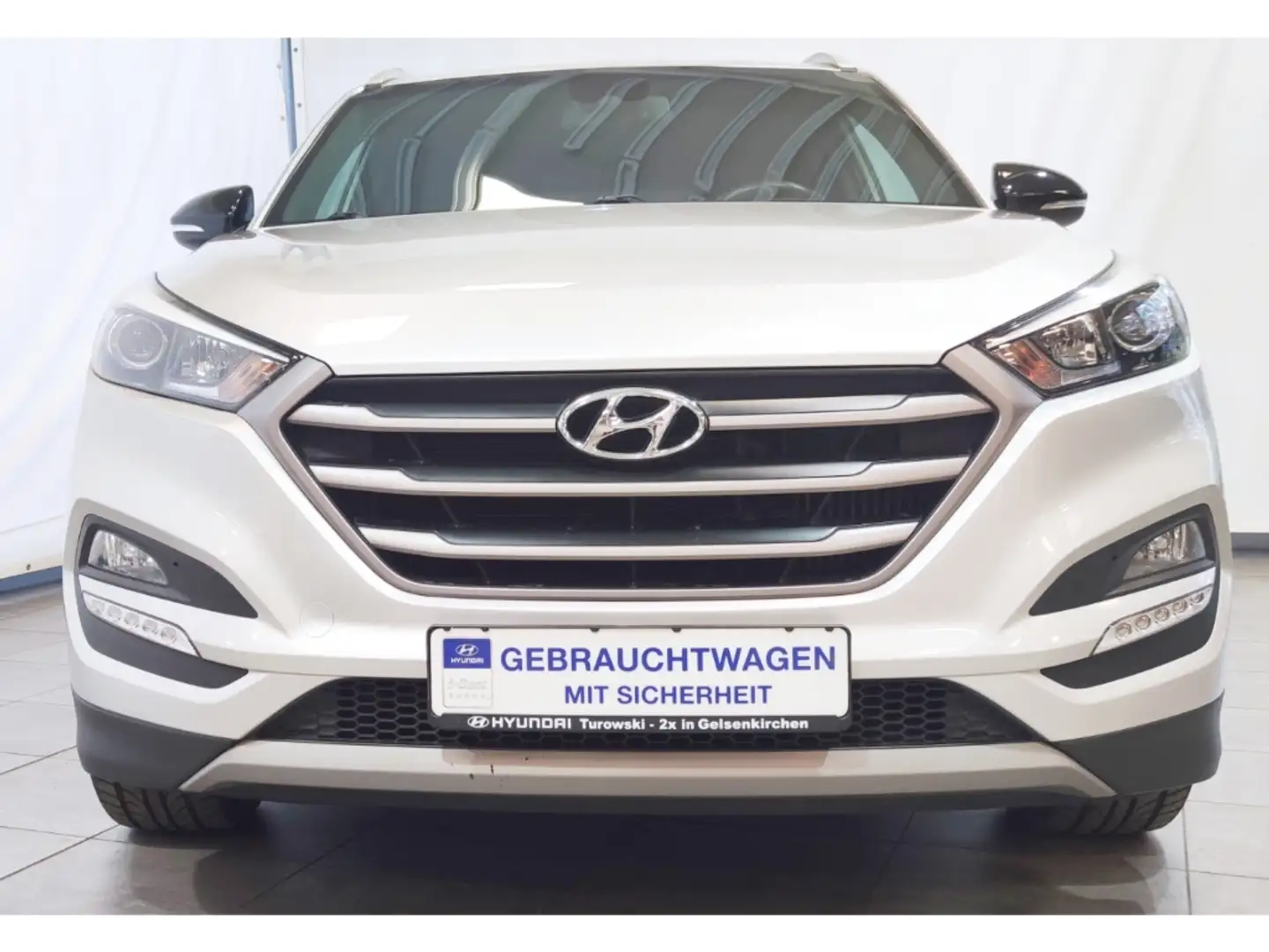 Hyundai TUCSON Passion 2WD Autom. Navi Kamera PDC SHZ Silber - 2