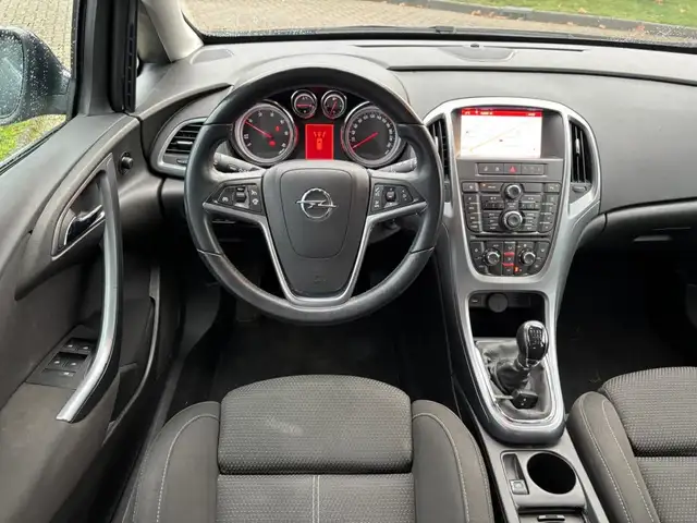 Opel Astra view 9