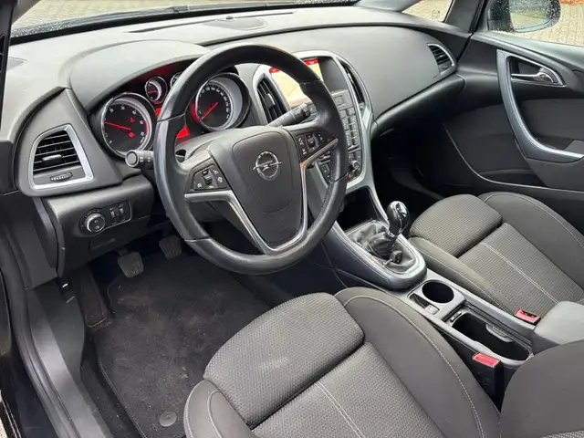 Opel Astra view 11