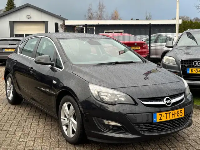 Opel Astra view 3