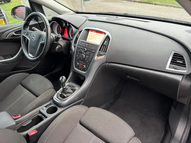 Opel Astra view 10