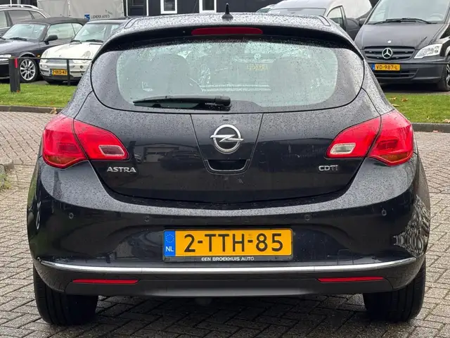 Opel Astra view 6