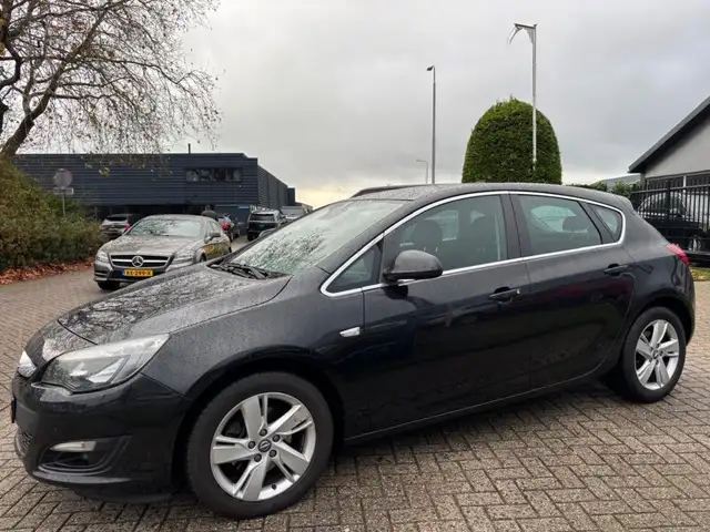 Opel Astra view 8