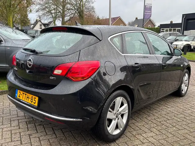 Opel Astra view 5