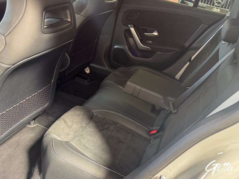 Photo du véhicule Mercedes-Benz CLA 180