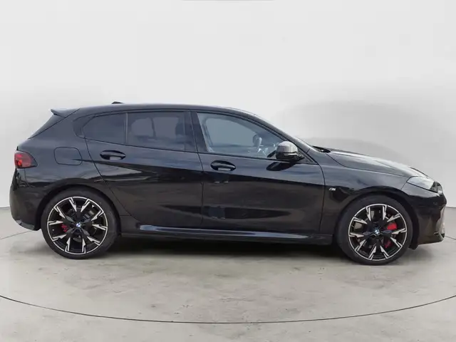 BMW 1 Series view 5