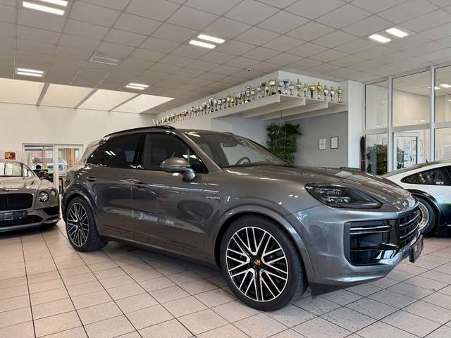 Imagine Porsche Cayenne Turbo E-Hybrid PCCB/Panorama/PDCC