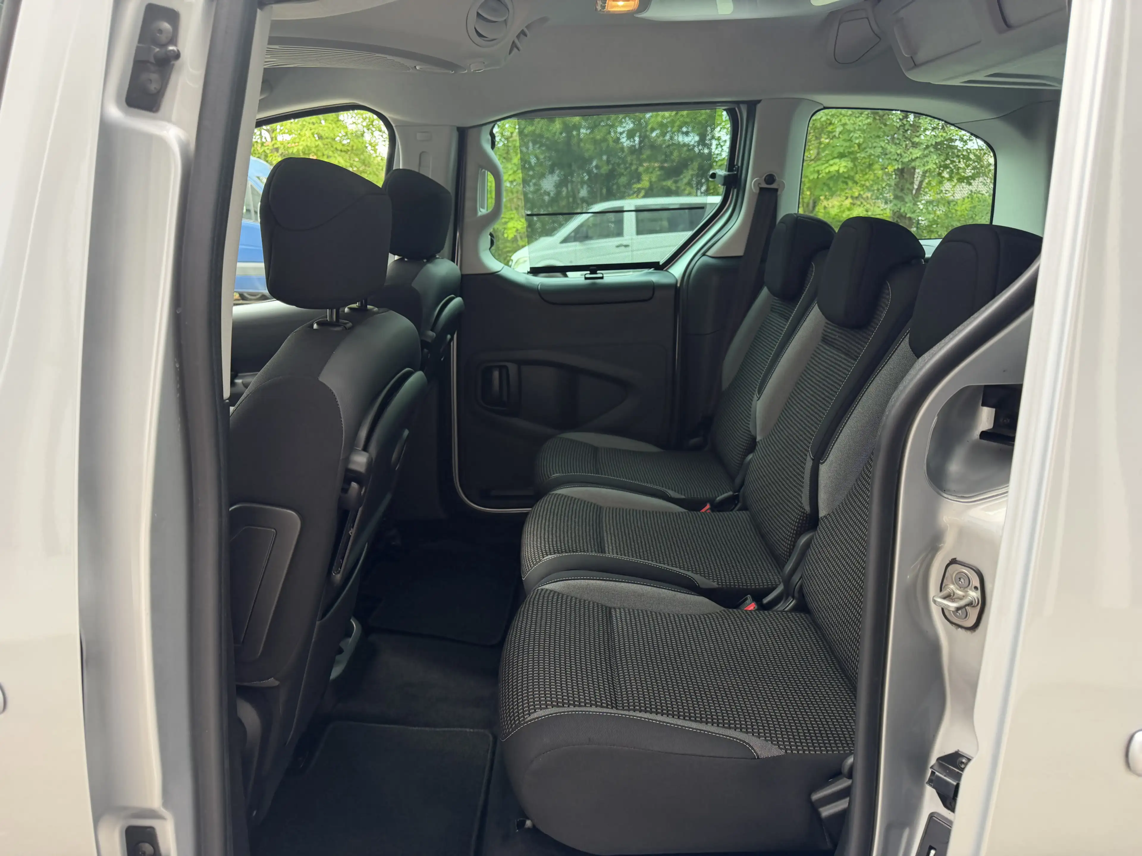 Peugeot Partner Allure Navi Kamera Tempomat Sitzheizung — photo 14