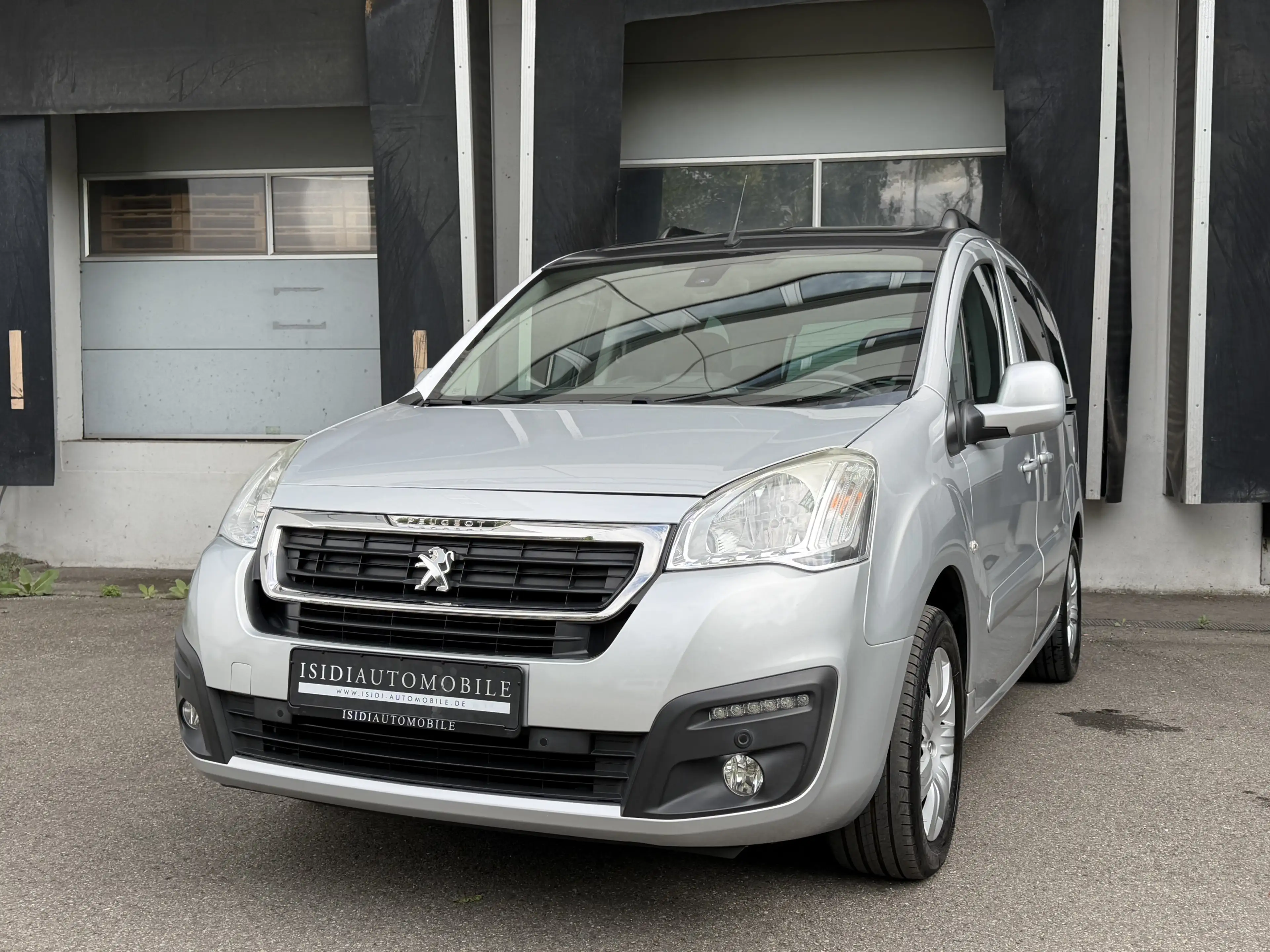 Peugeot Partner Allure Navi Kamera Tempomat Sitzheizung