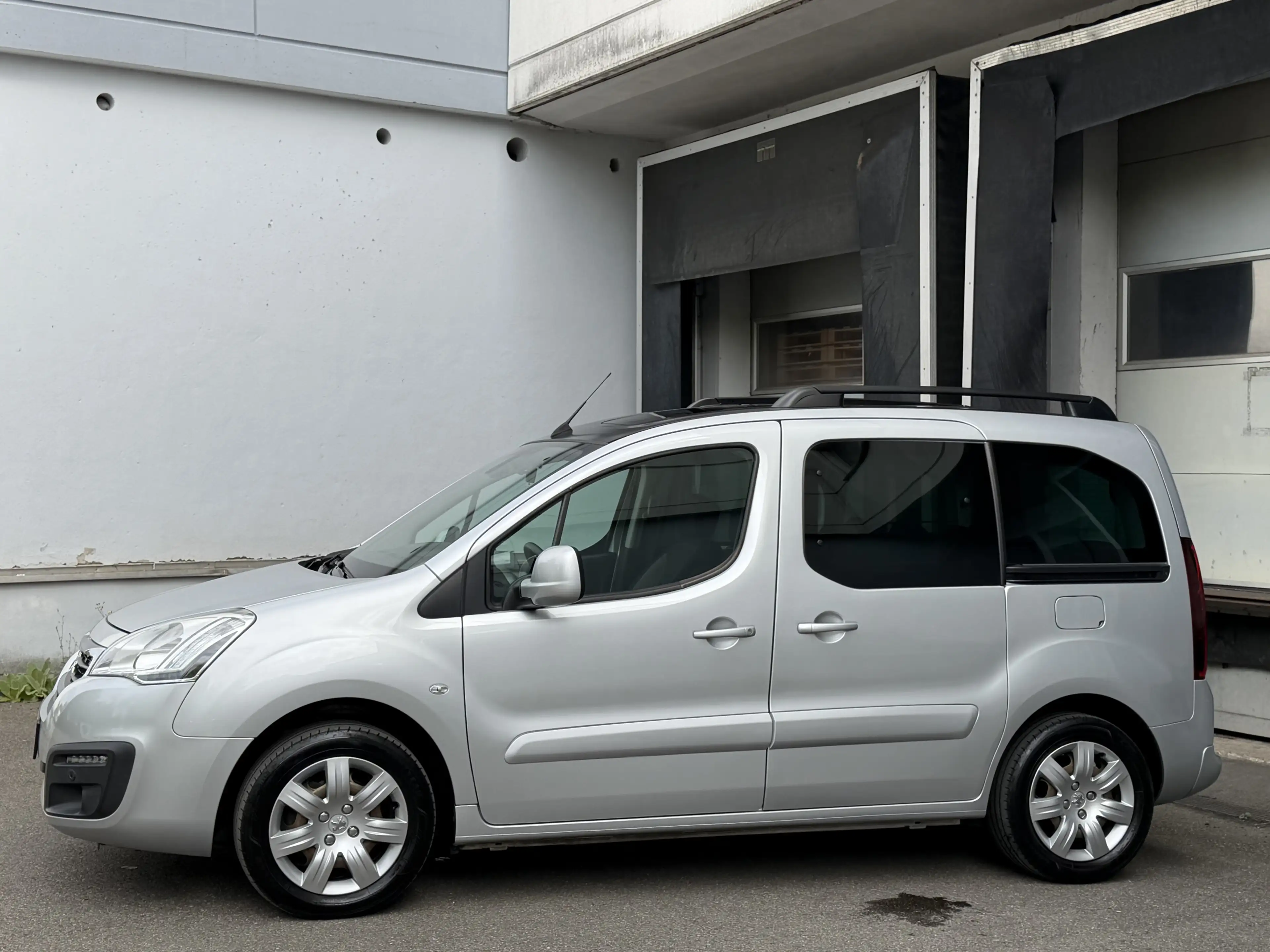 Peugeot Partner Allure Navi Kamera Tempomat Sitzheizung — photo 3