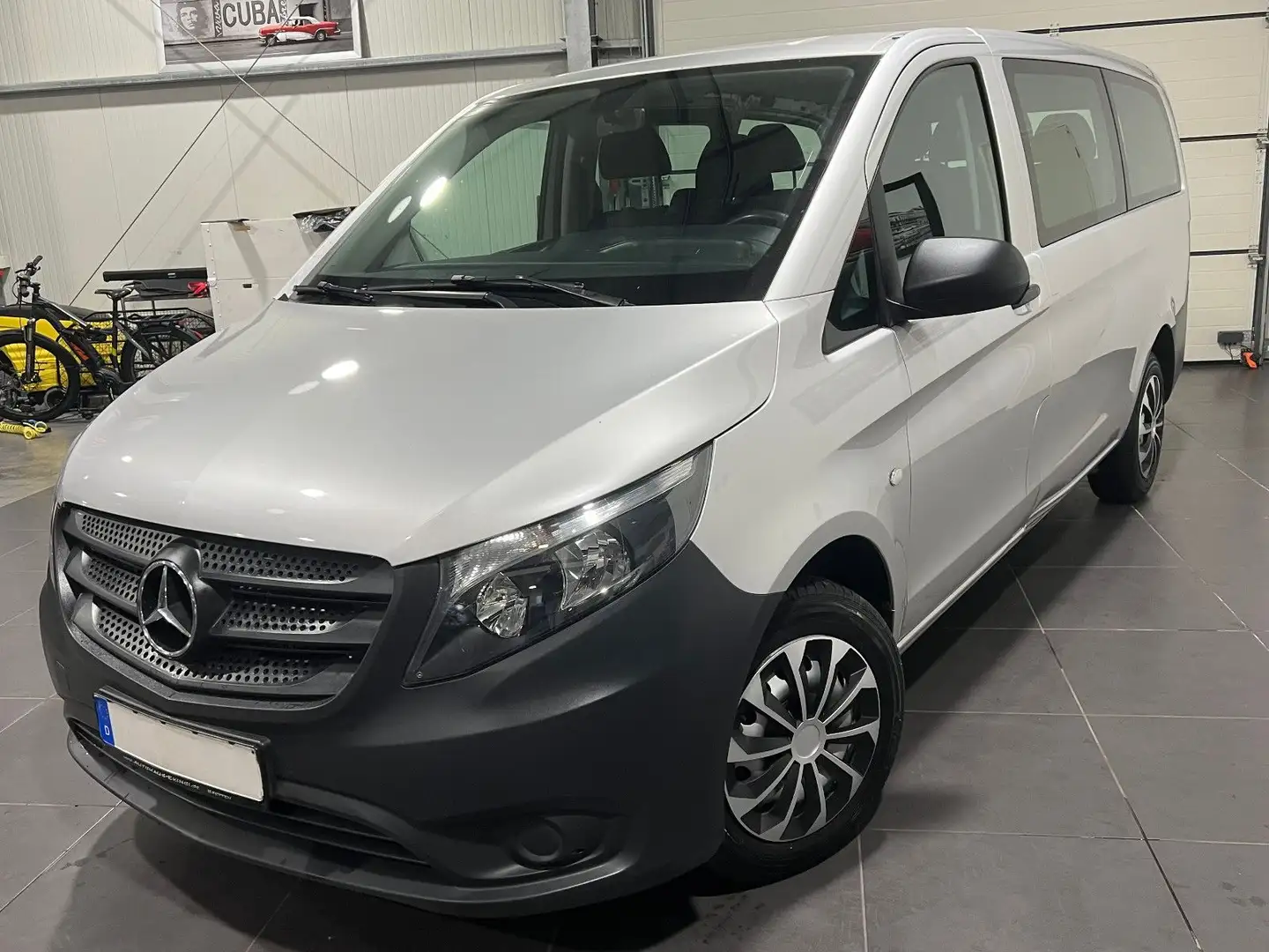 Mercedes-Benz Vito Tourer 114 CDI lang **9-Sitze*Navi*Klima** Silber - 2