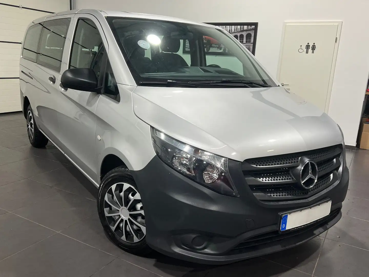 Mercedes-Benz Vito Tourer 114 CDI lang **9-Sitze*Navi*Klima** Silber - 1