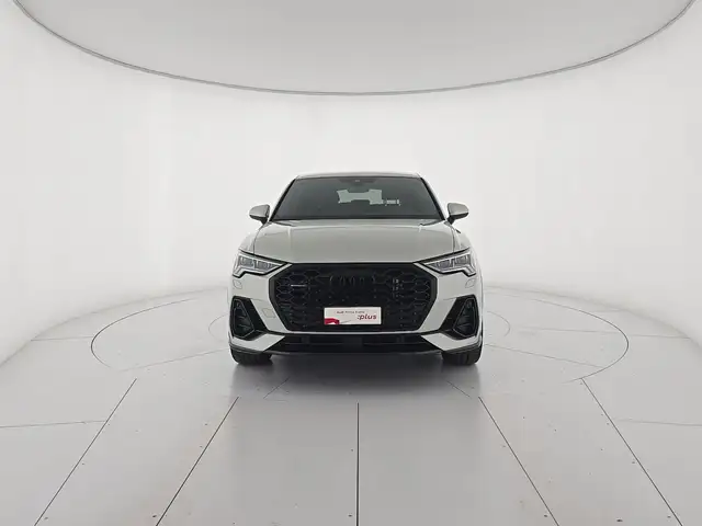 Audi Q3 view 7