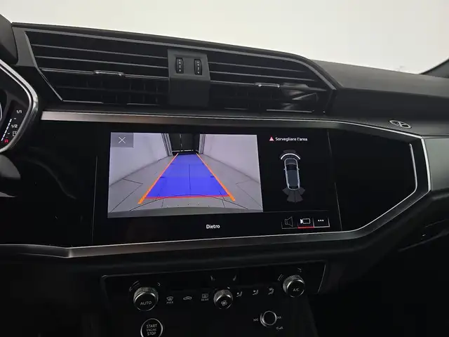 Audi Q3 view 14