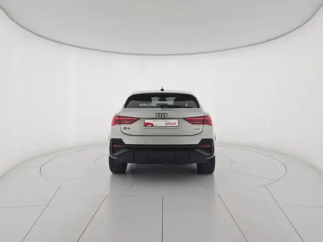 Audi Q3 view 4