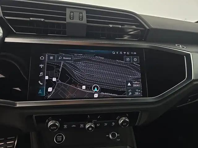 Audi Q3 view 13
