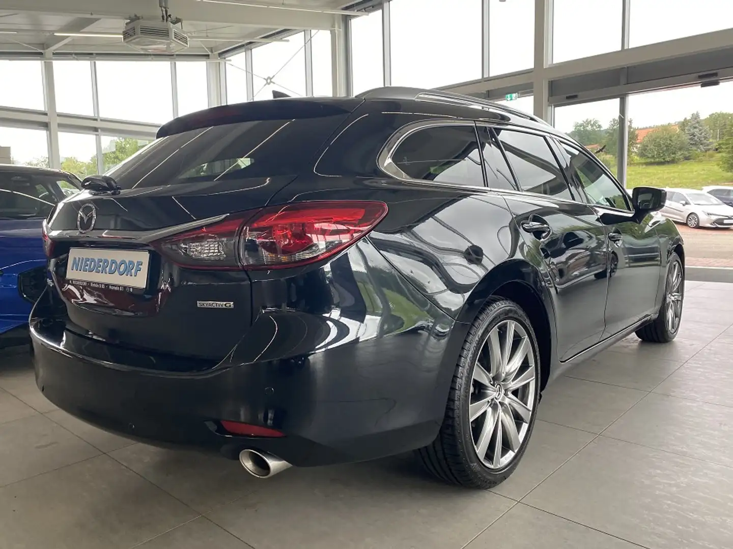 Mazda 6 Kombi 2.0 Exclusive Comfort-Paket Leder, 360°, 19" Schwarz - 2