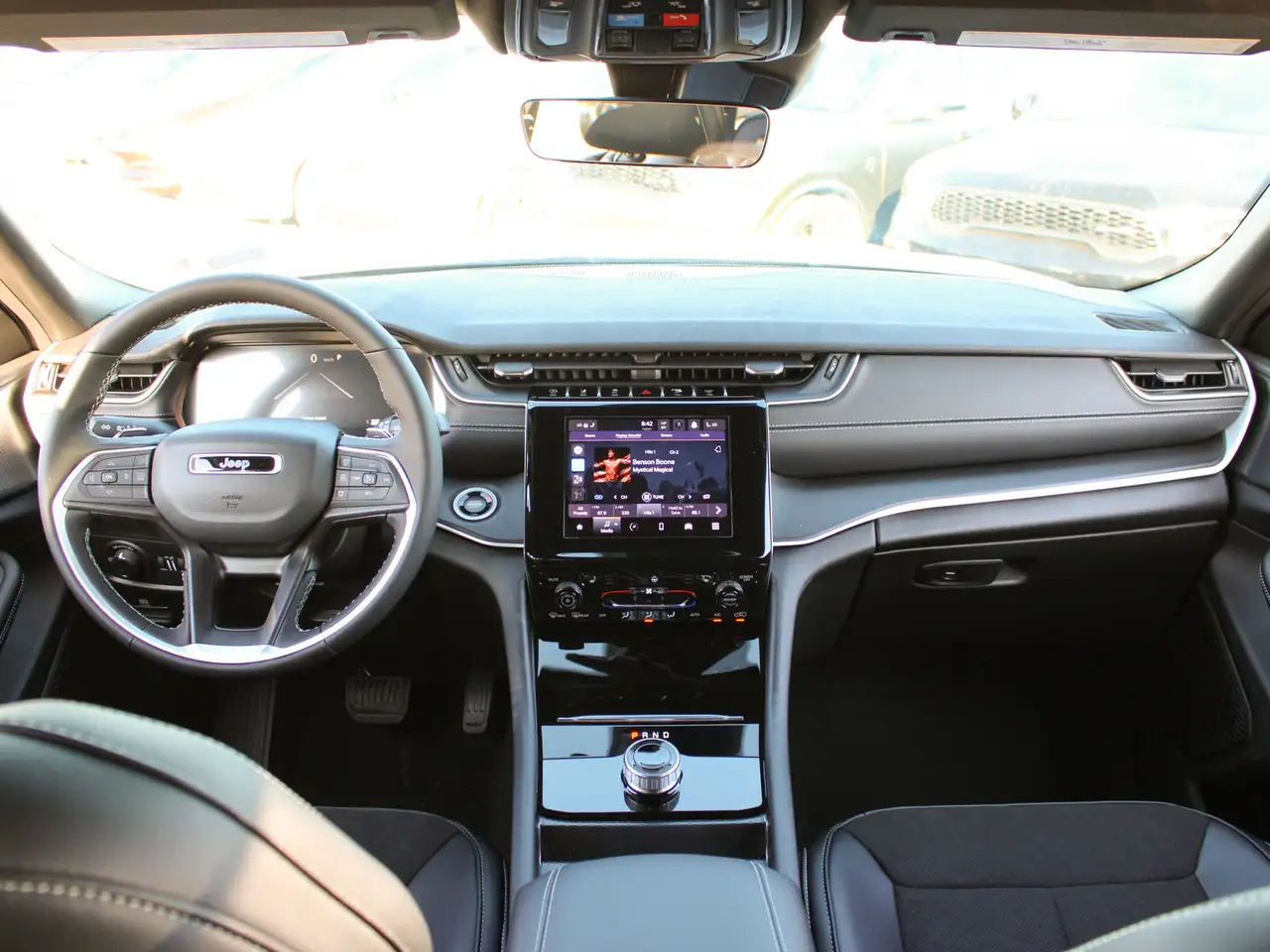 Jeep Grand Cherokee снимка Jeep Grand Cherokee