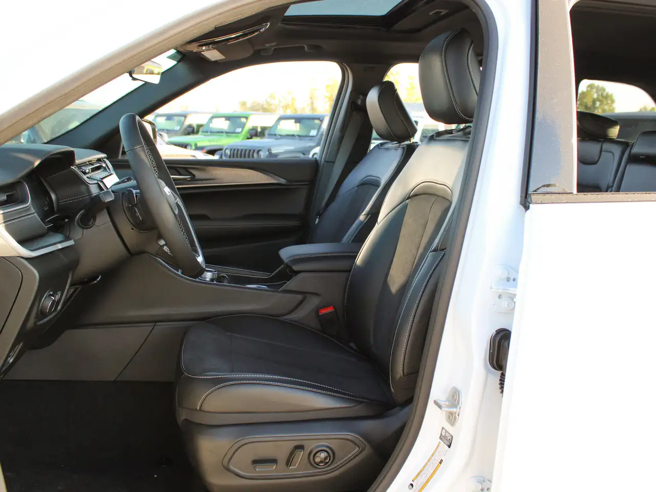Jeep Grand Cherokee снимка Jeep Grand Cherokee
