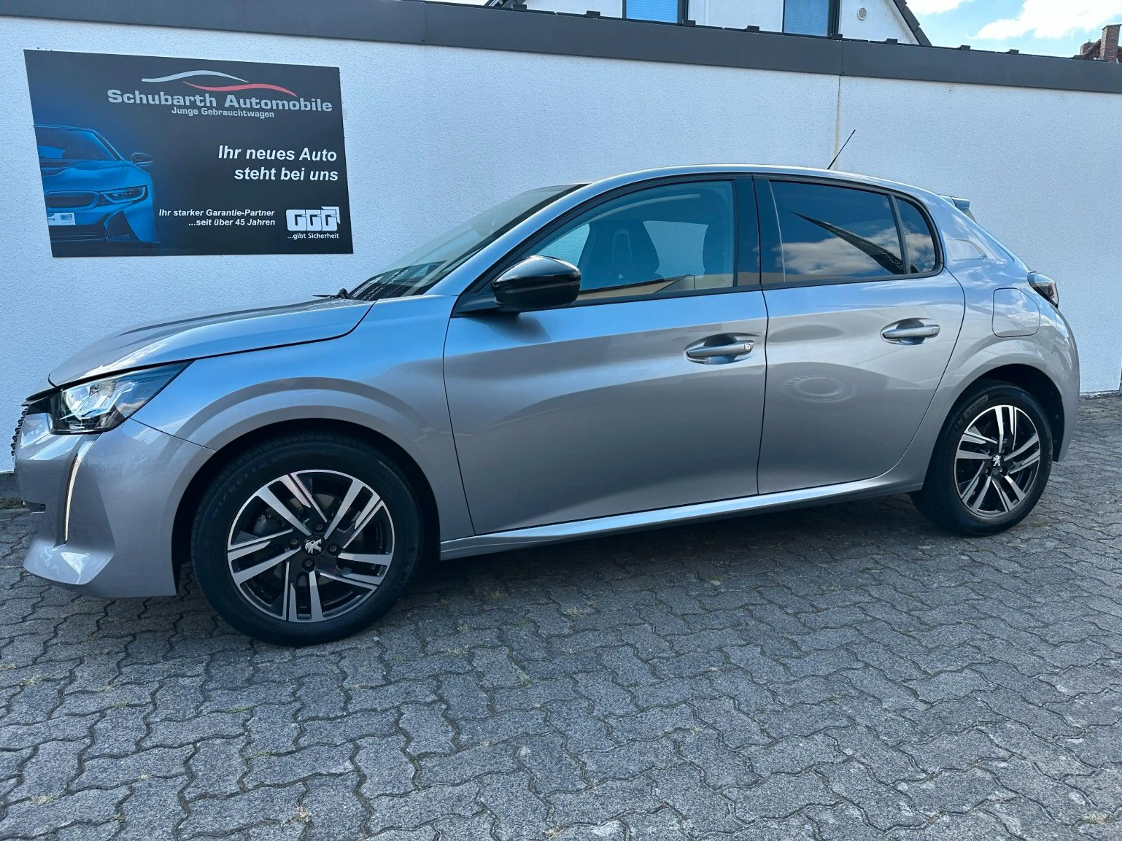 Peugeot 208 Allure 1,5 HDi E6D LED Navi Shzg Tempo PDC — photo 14