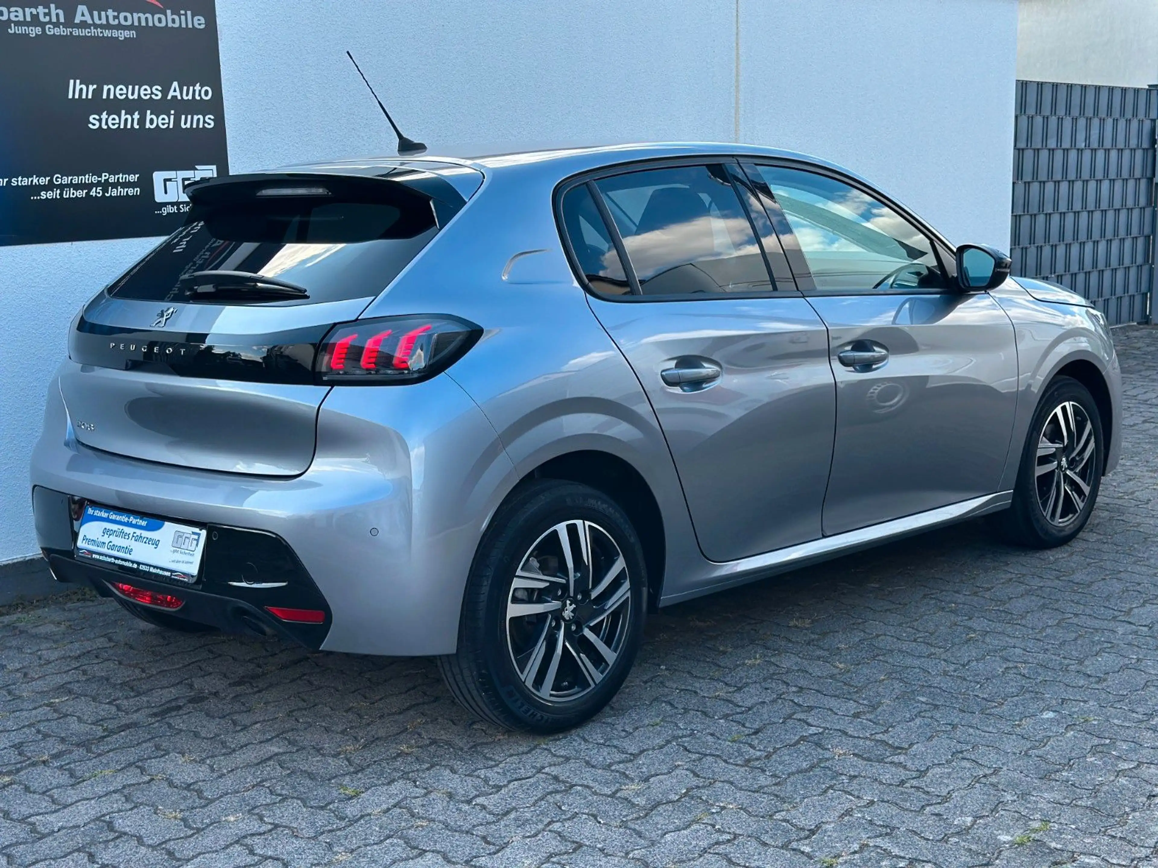 Peugeot 208 Allure 1,5 HDi E6D LED Navi Shzg Tempo PDC — photo 2