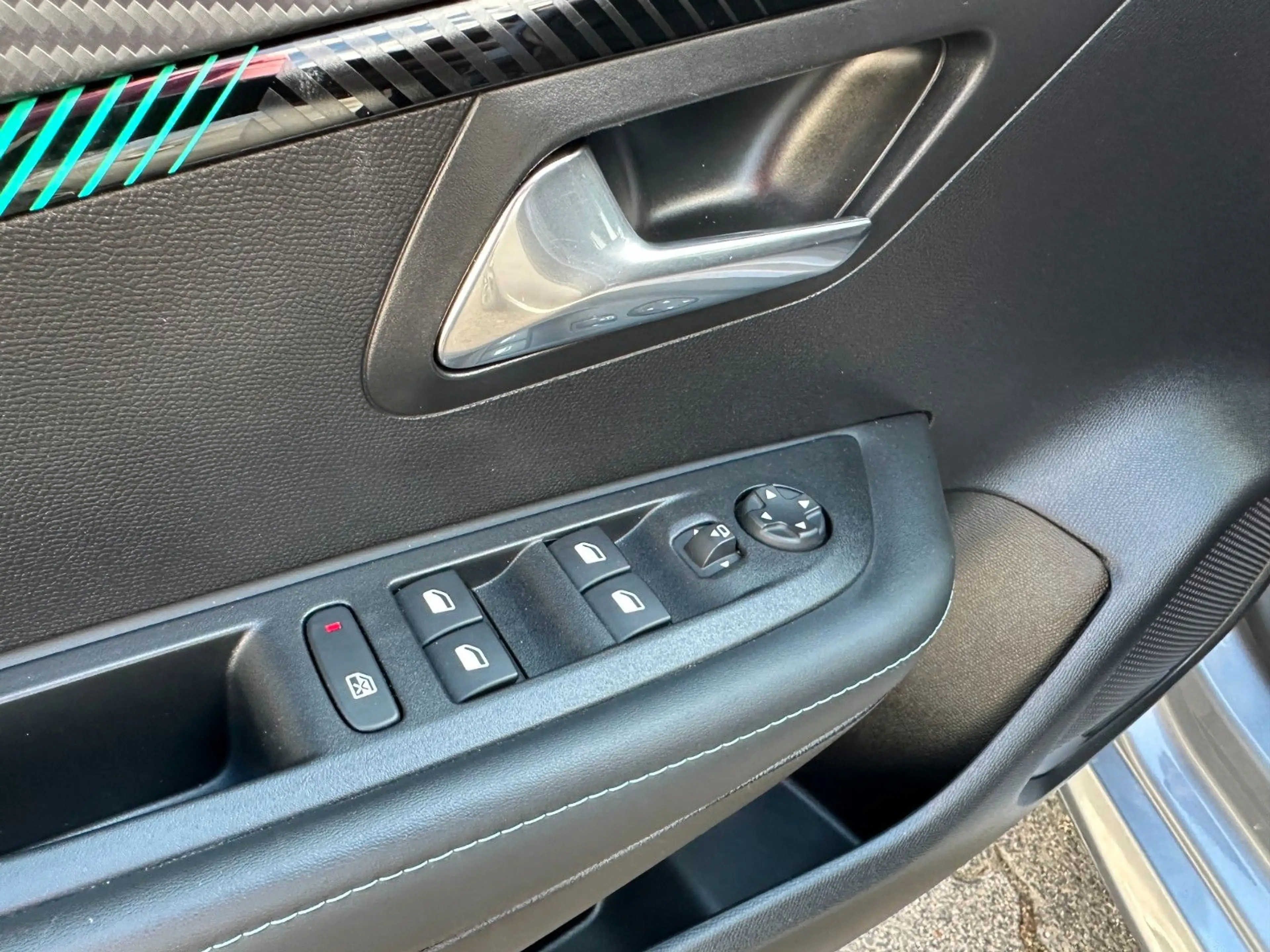 Peugeot 208 Allure 1,5 HDi E6D LED Navi Shzg Tempo PDC — photo 8