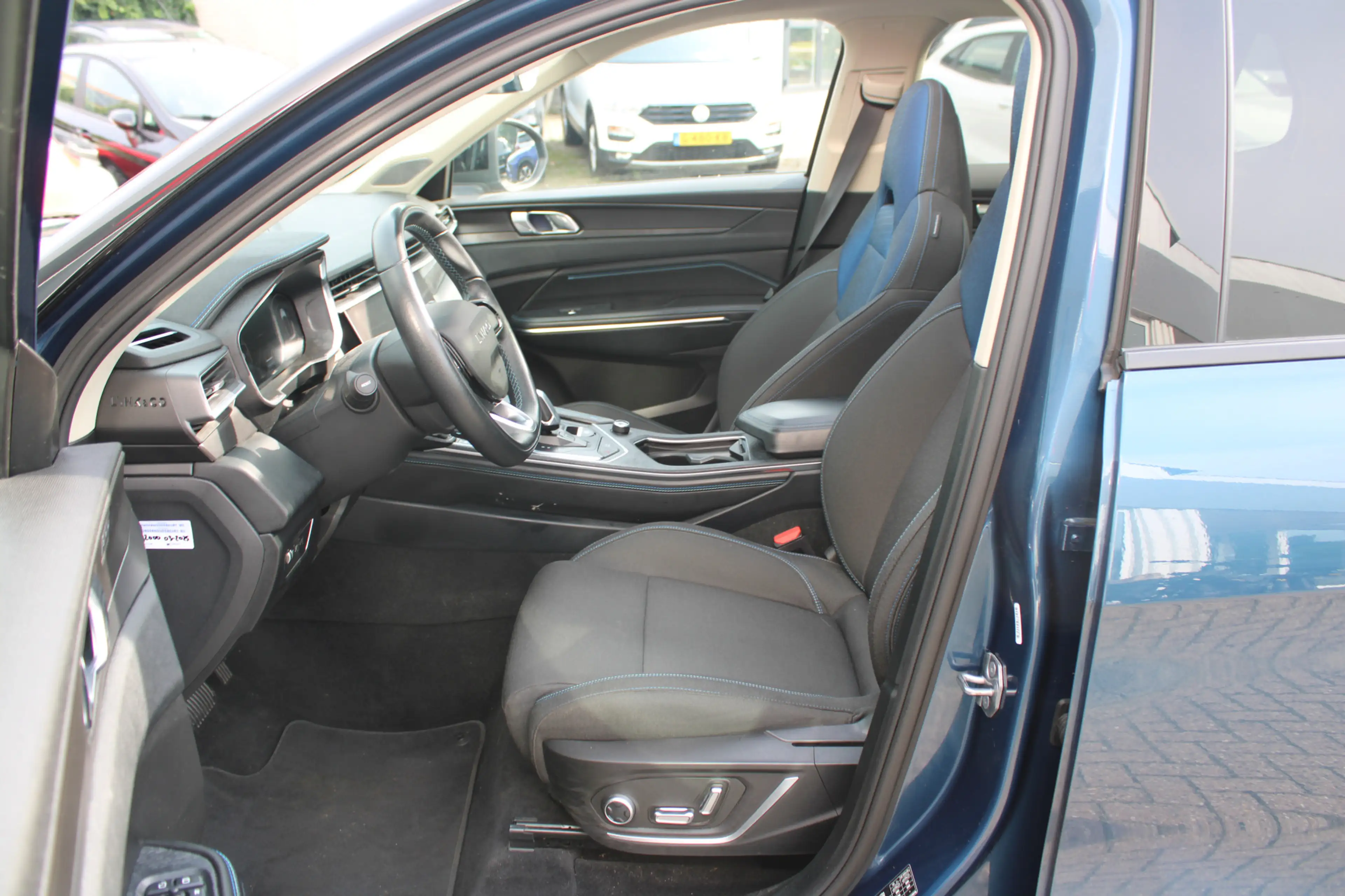 Lynk & Co 01 1.5//Panoramadak//Carplay//Memory!! — photo 6