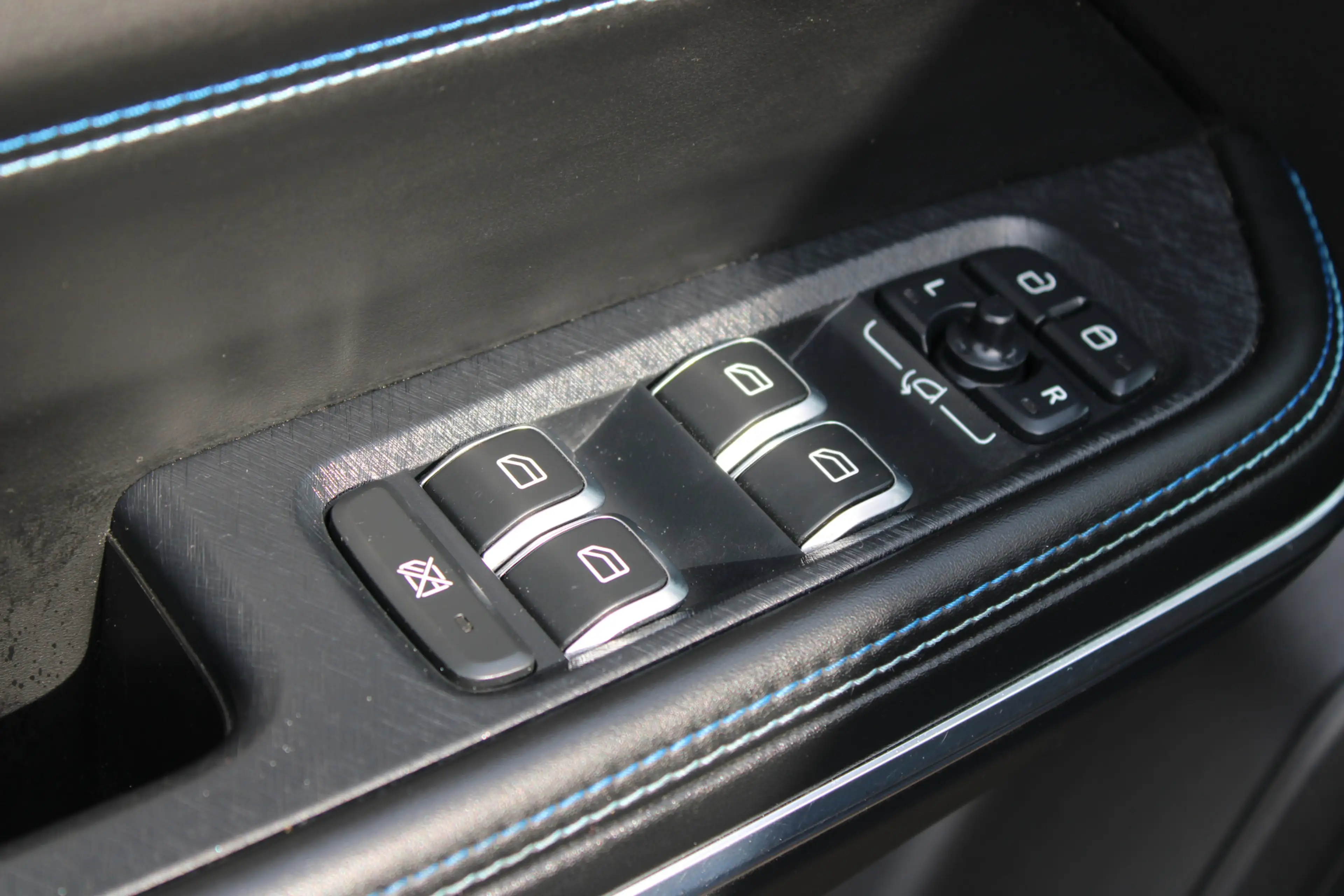 Lynk & Co 01 1.5//Panoramadak//Carplay//Memory!! — photo 8