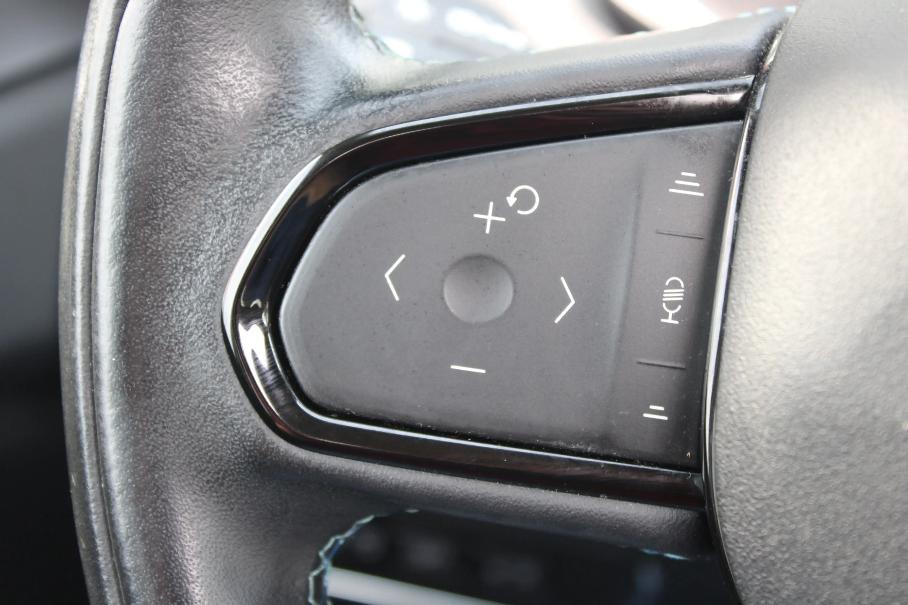 Lynk & Co 01 1.5//Panoramadak//Carplay//Memory!! — photo 13