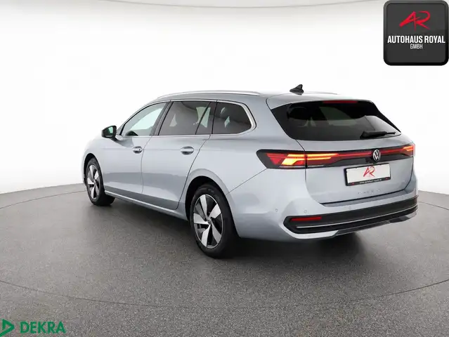 Volkswagen Passat view 3