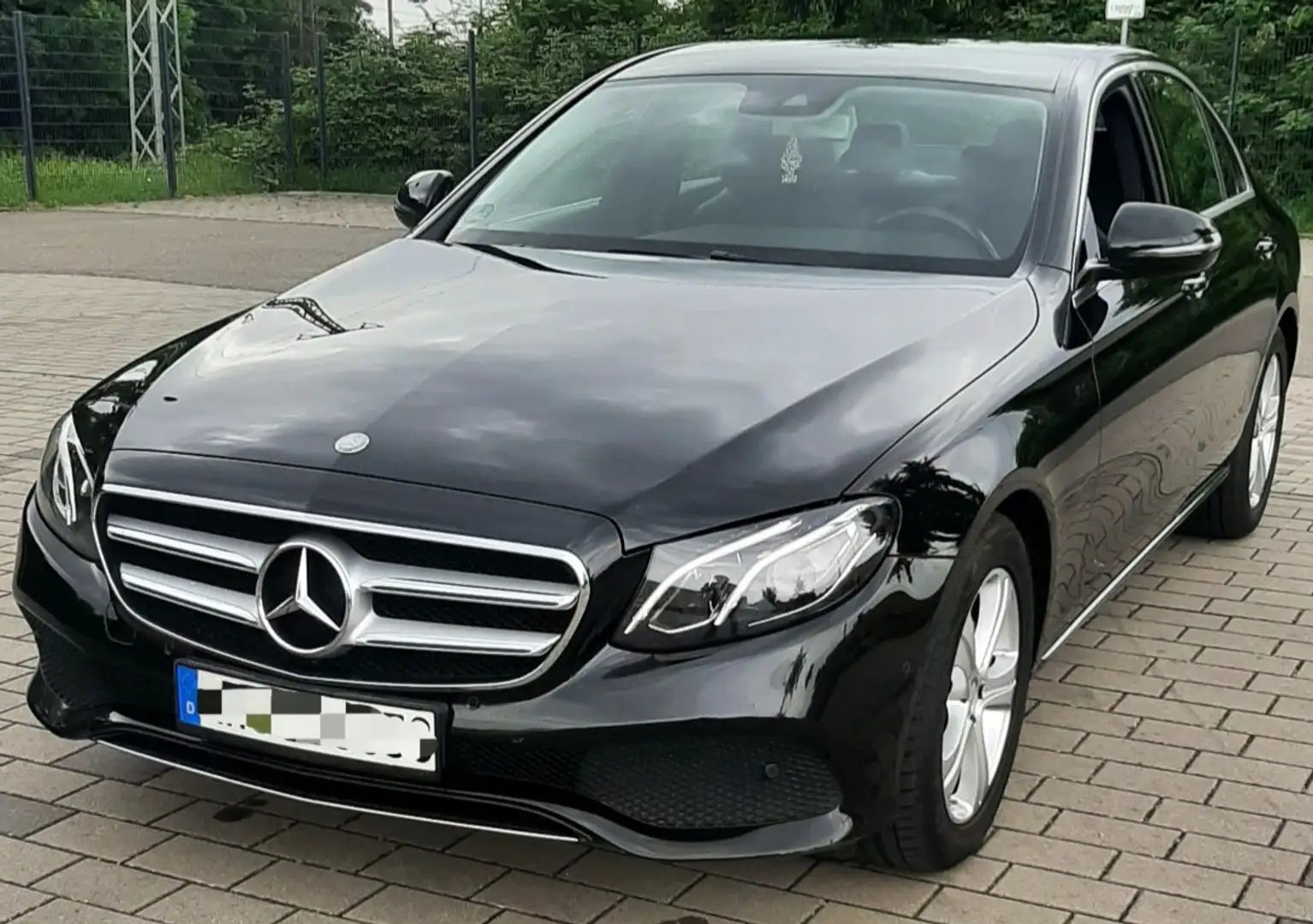 Mercedes-Benz E 200 9G-TRONIC Avantgarde Schwarz - 1