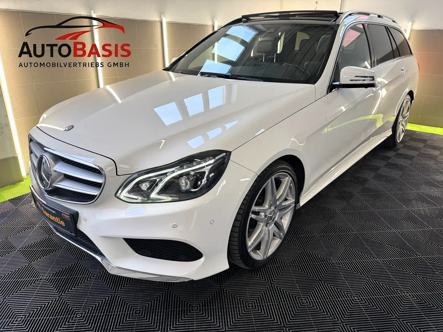 Mercedes-Benz E 350 E 350 BlueTec 4Matic AMG/Airmatic/Led/Pano/360° Weiß - 1