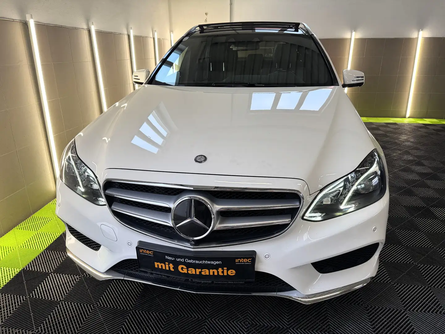 Mercedes-Benz E 350 E 350 BlueTec 4Matic AMG/Airmatic/Led/Pano/360° Weiß - 2