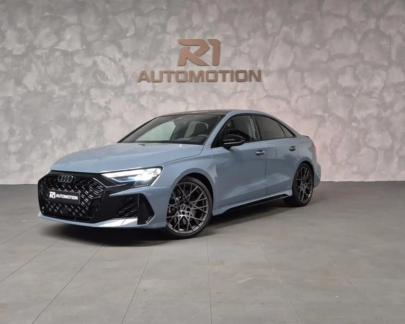 Audi RS3 2.5 TFSI quattro 2025 Sedan|400PK|FACELIFT|KEYLESS Gris - 1
