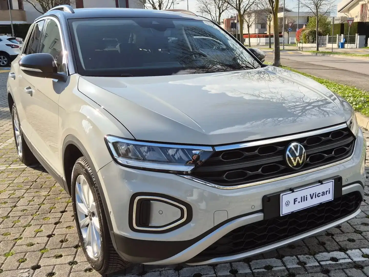 Volkswagen T-Roc T-Roc 1.0 tsi Life 110cv Gris - 1