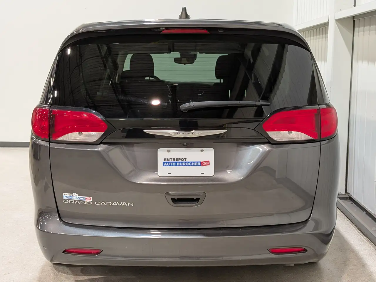 Chrysler Grand Caravan снимка Chrysler Grand Caravan