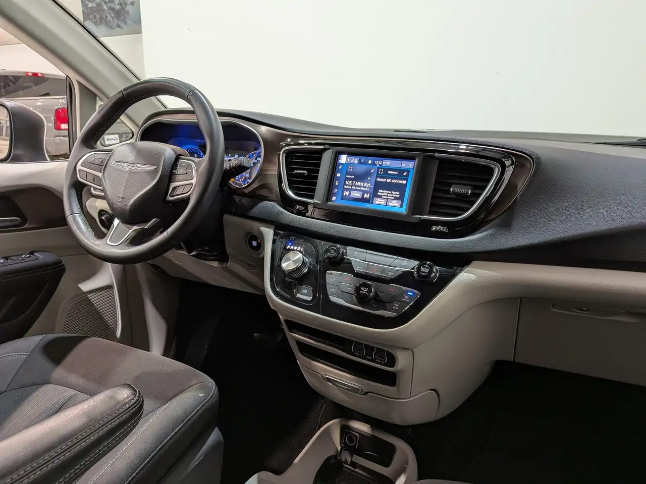 Chrysler Grand Caravan снимка Chrysler Grand Caravan