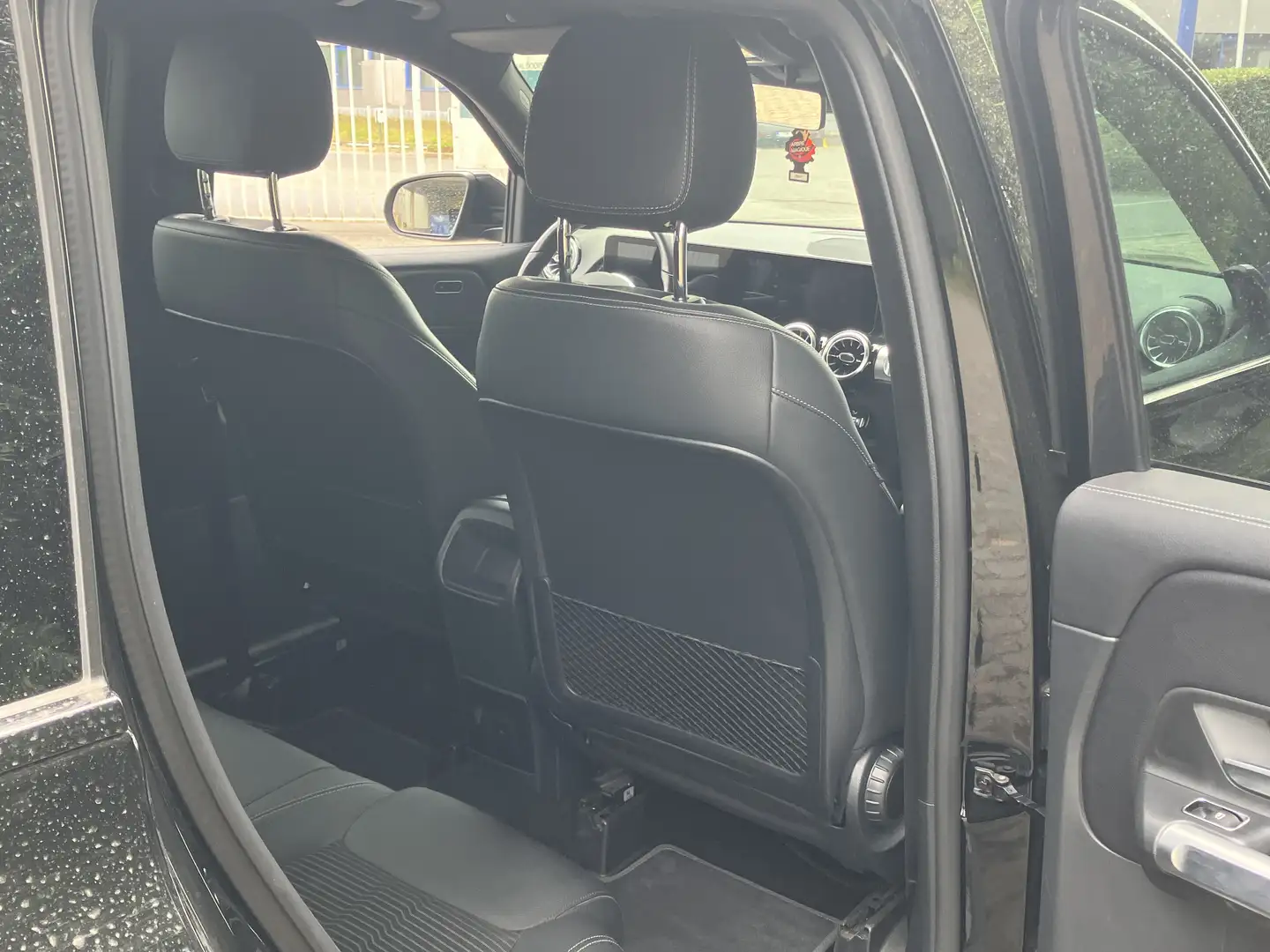 Mercedes-Benz GLB 180 GLB 180 7G-DCT EDITION 2022 Zwart - 1