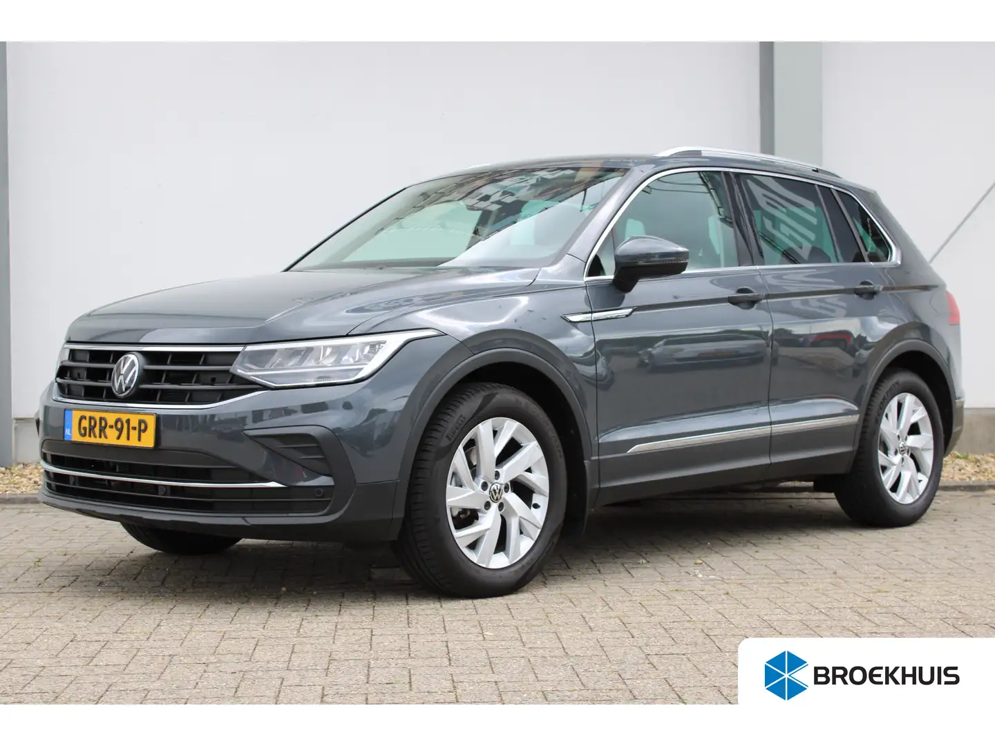 Volkswagen Tiguan 1.5 eTSI Life Edition | Achteruitrijcamera | Apple Grijs - 1