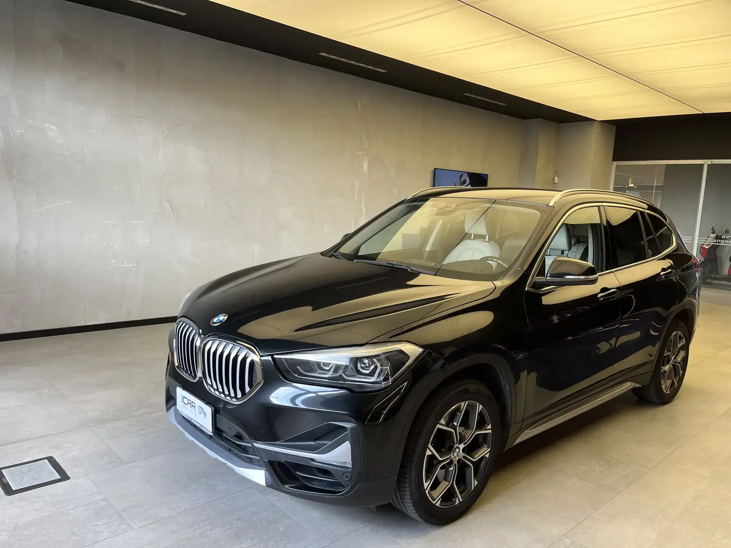 BMW X1 sdrive20i xline auto Noir - 1