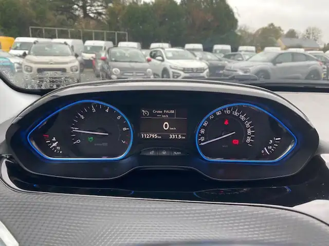 Peugeot 2008 view 9
