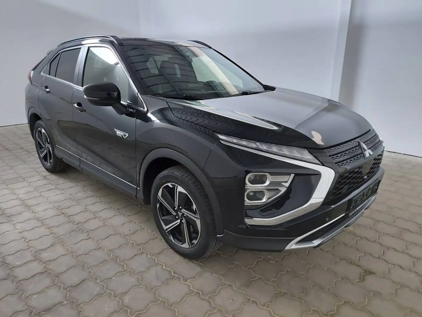 Mitsubishi Eclipse Cr.PHEV 2.4 PLUS Sitzheitzung, Rückfahrkammera, uv Schwarz - 2