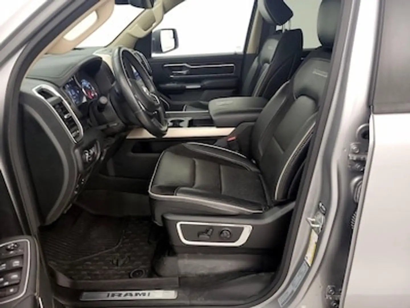 Dodge RAM ACCIDENT FREE!  5.7 V8 Crew Cab LARAMIE 4x4 Grigio - 2
