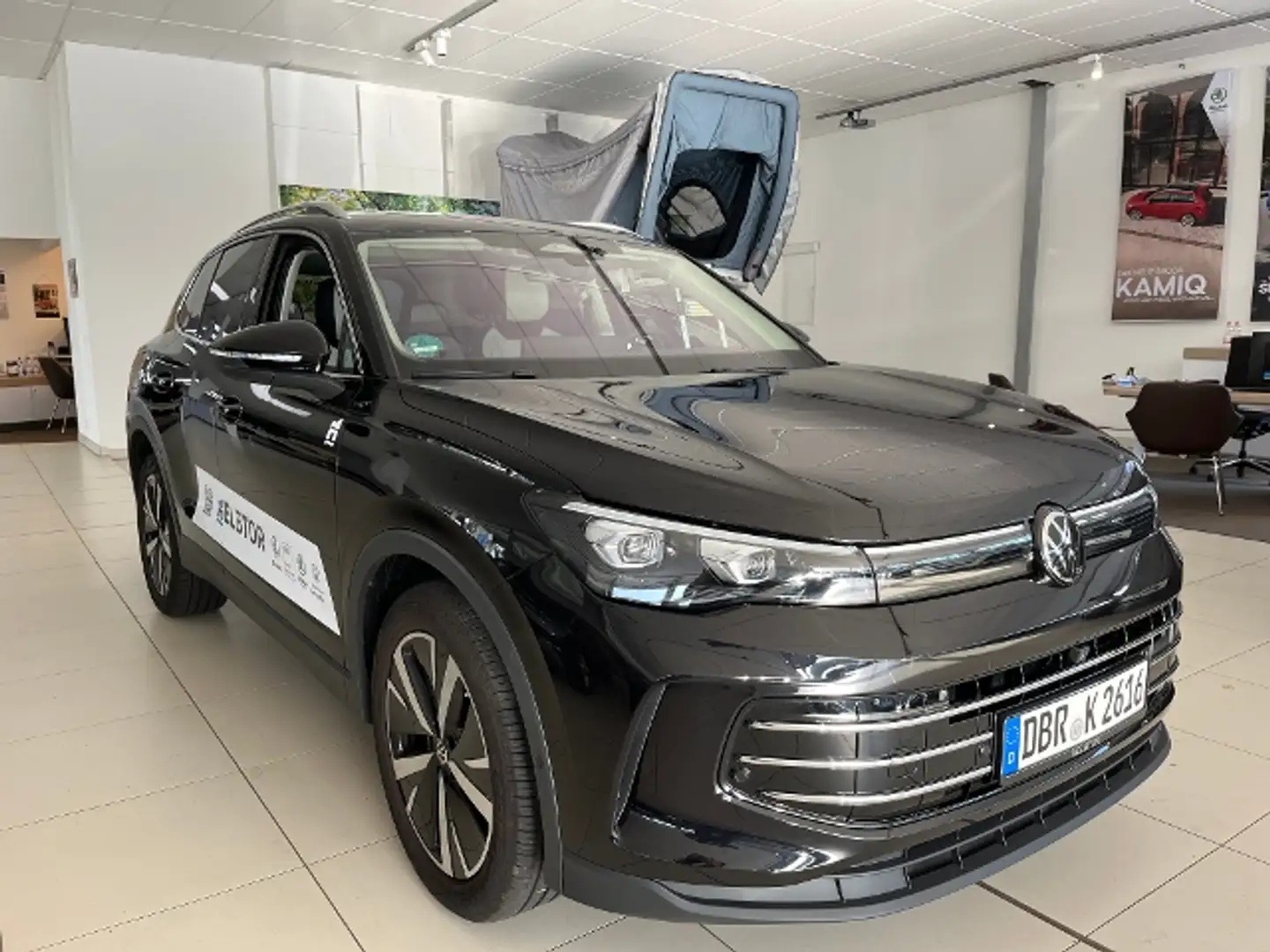 Volkswagen Tiguan Elegance 2.0 TDI DSG AHK STHZ ACC PANO Schwarz - 2