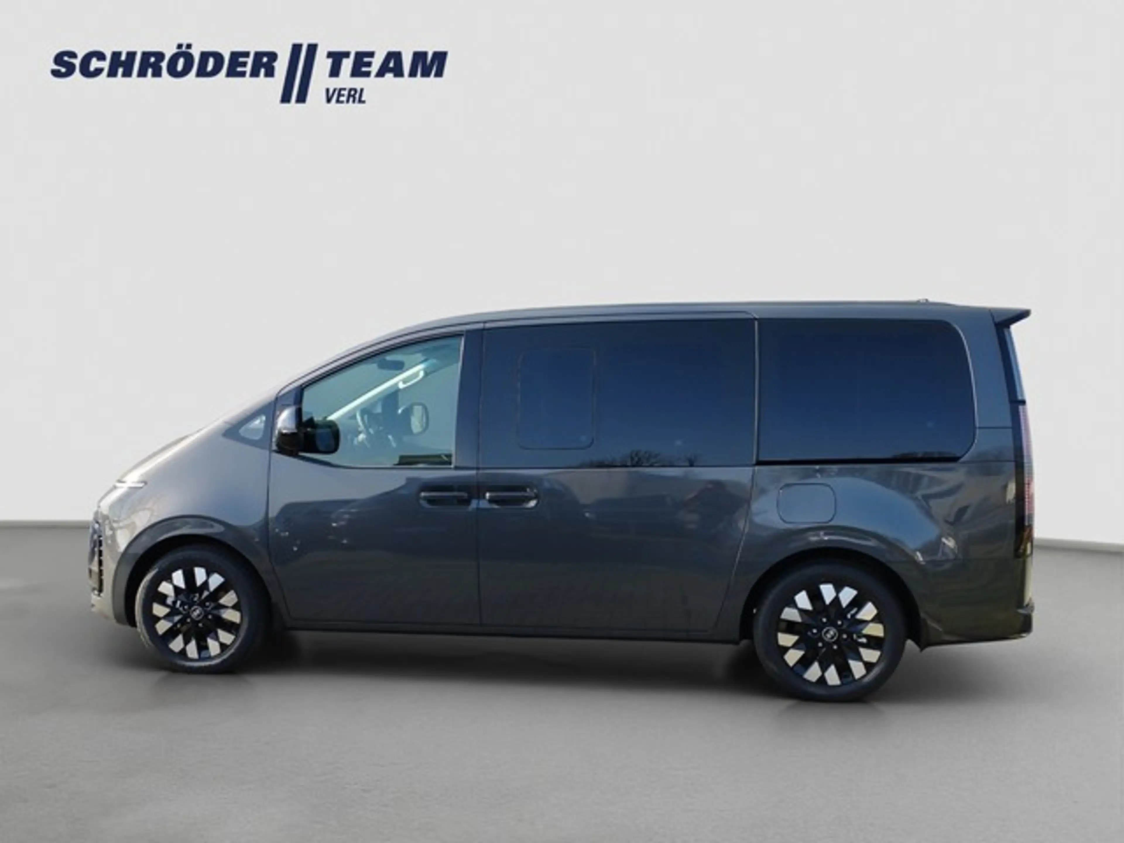 Hyundai STARIA Hybrid 1.6 T-GDI 2WD Signature Panoramadach — photo 2