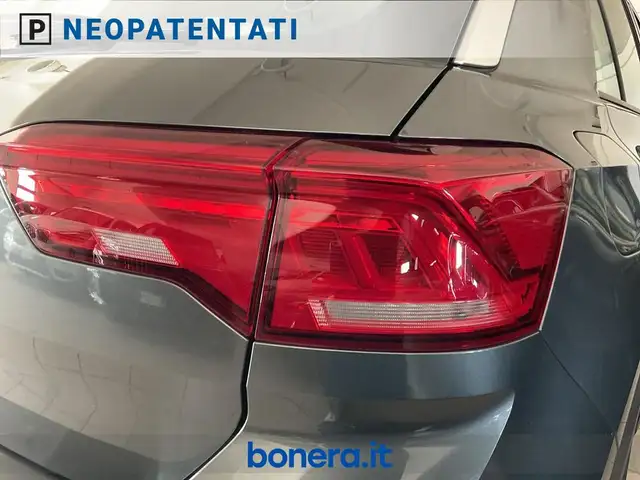 Volkswagen T-Roc view 10