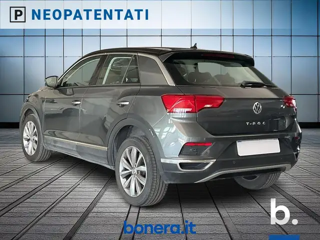 Volkswagen T-Roc view 7