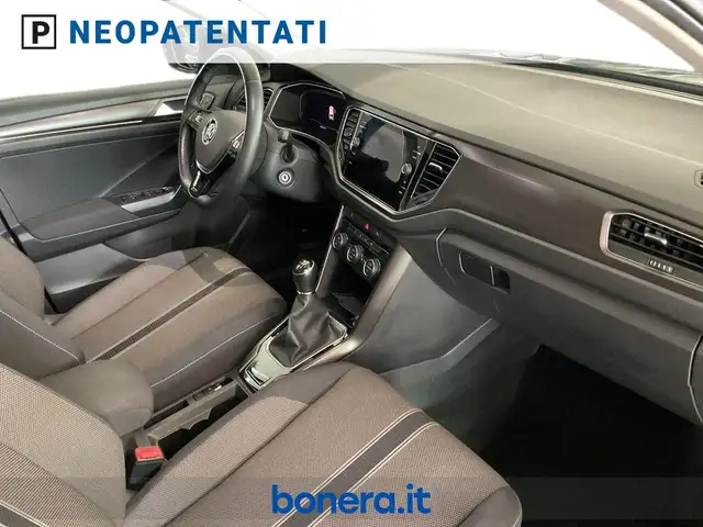 Volkswagen T-Roc view 18