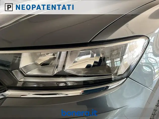 Volkswagen T-Roc view 9