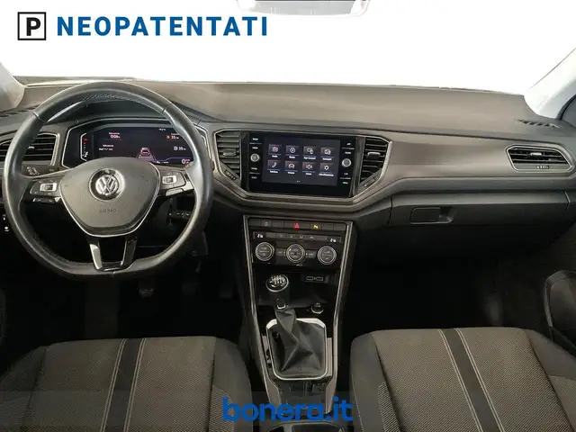 Volkswagen T-Roc view 16